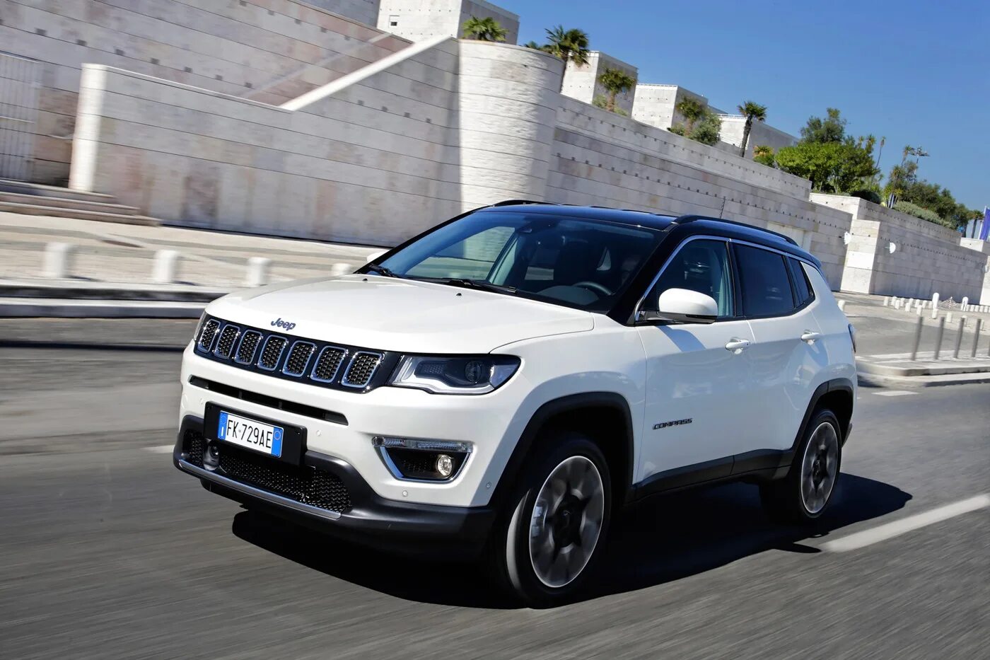 Автомобили внедорожники кроссоверы. Jeep Compass 2017. Jeep Compass Limited 2017. Jeep Compass 2020 White. Jeep Crossover.