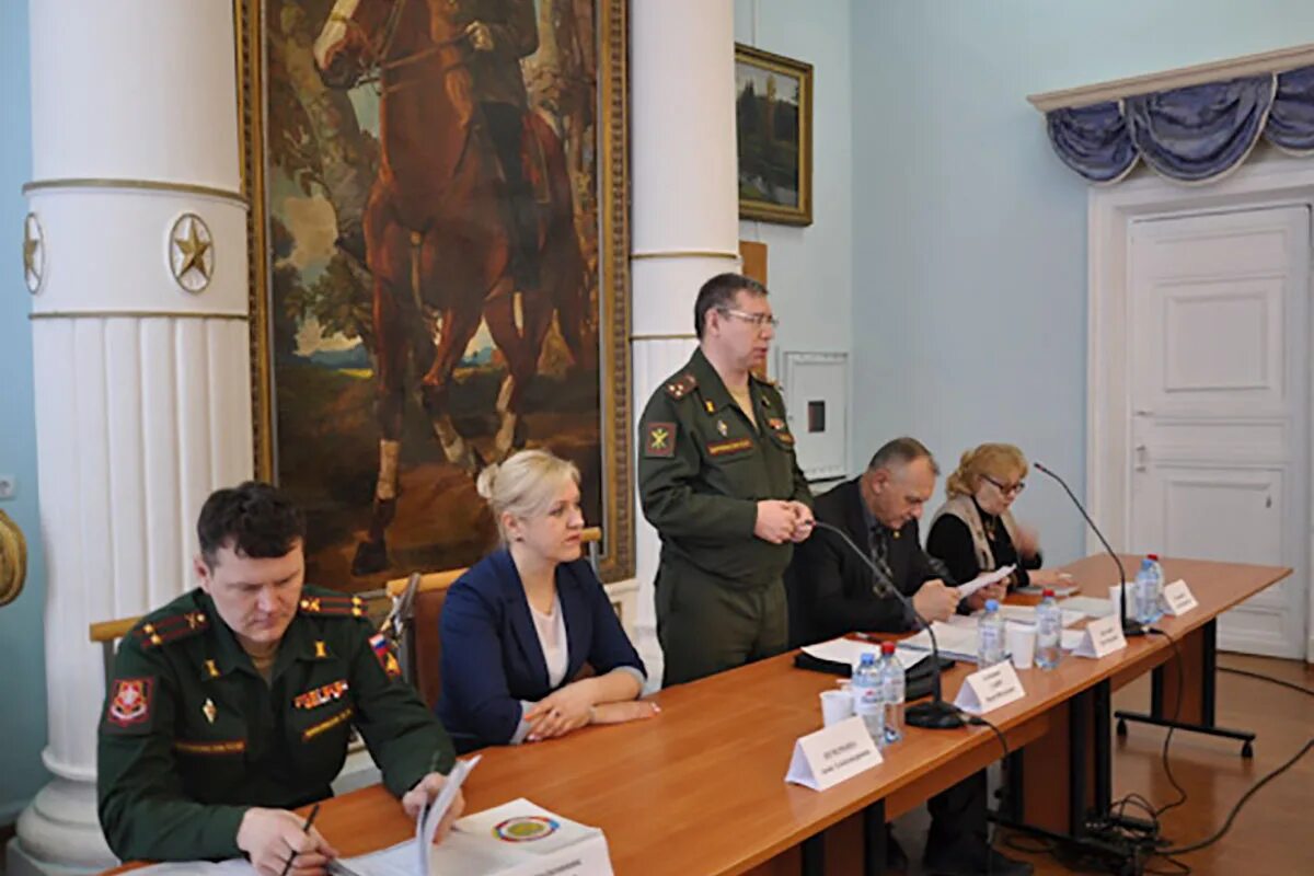 Сталинский ампир в екатеринбурге. Штаб цво екатеринбург. Горсовет екатеринбург сталинский ампир. Здание штаба центрального военного округа екатеринбург. Сайт мо екатеринбург.