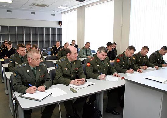 Переподготовка увольняемых в запас. Вуз для переобучения военнослужащих. Прлфессиональная переподготовка военно. Восточный военный округ. Военная квалификация что это.