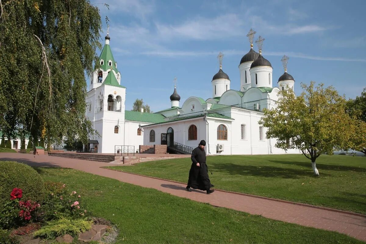 Первые монастыри. Самый первый монастырь в России. Самый древний монастырь в России. Первый женский монастырь на Руси. Значение слова лавры