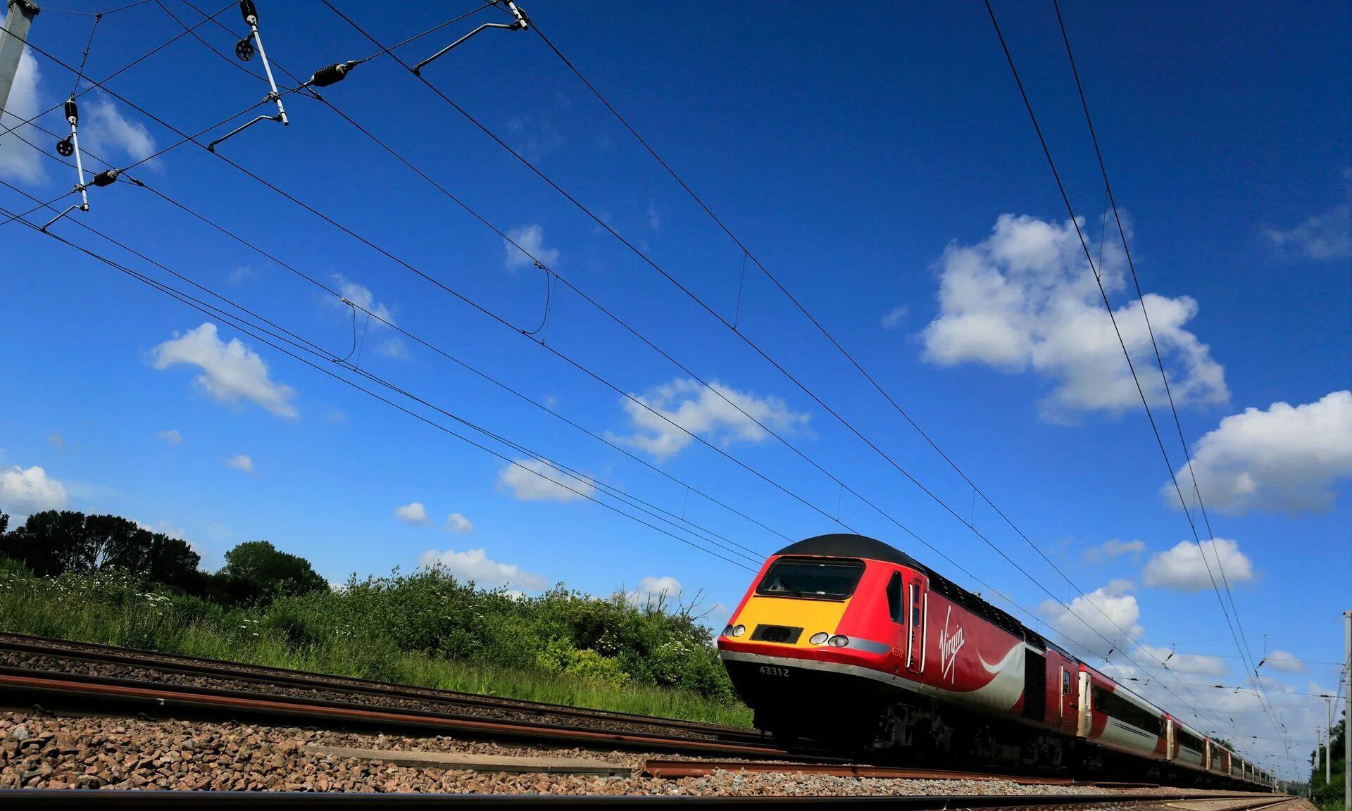 Think and train. Yellow happy train. Dan and the hong kong mystery helbling readers. Think and train. Бежит за поездом.