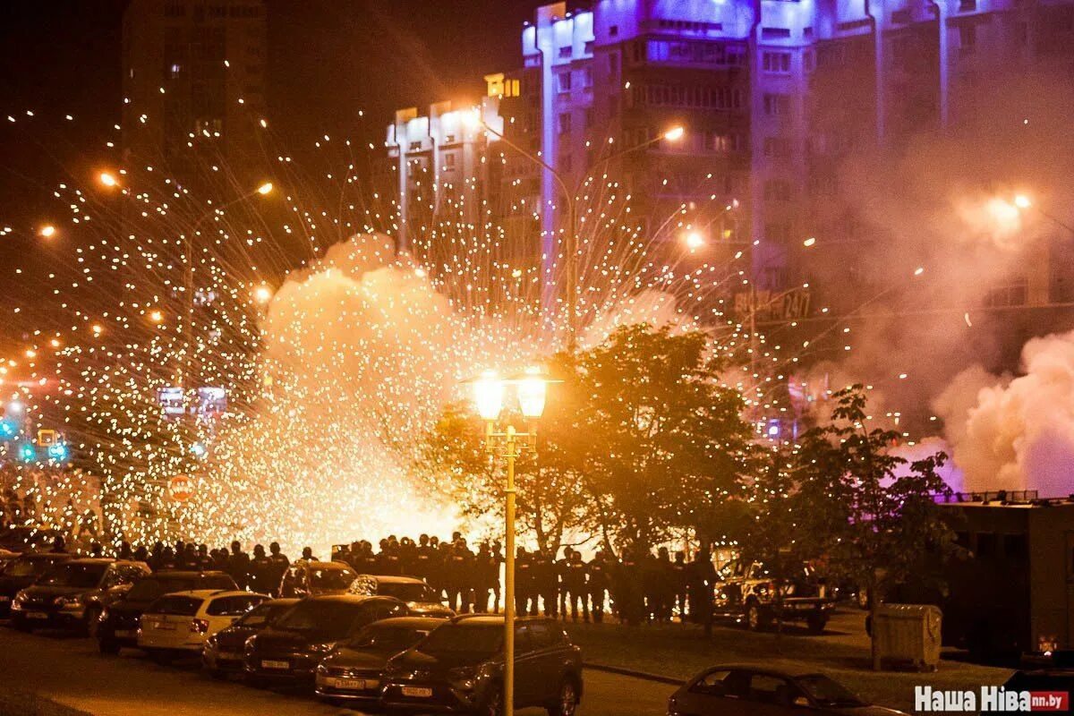 10 августа минск. Протесты в беларуси 2020. Протесты в беларуси 2020 9 августа. Протесты в минске 2020 разгон. Майдан в минске.