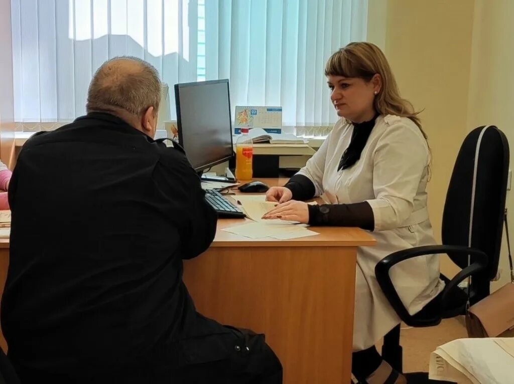 Заведующий эндокринологическим отделением. Фото врачей терапевтов. Областная эндокринолог. Областная эндокринолог. Областная эндокринолог.