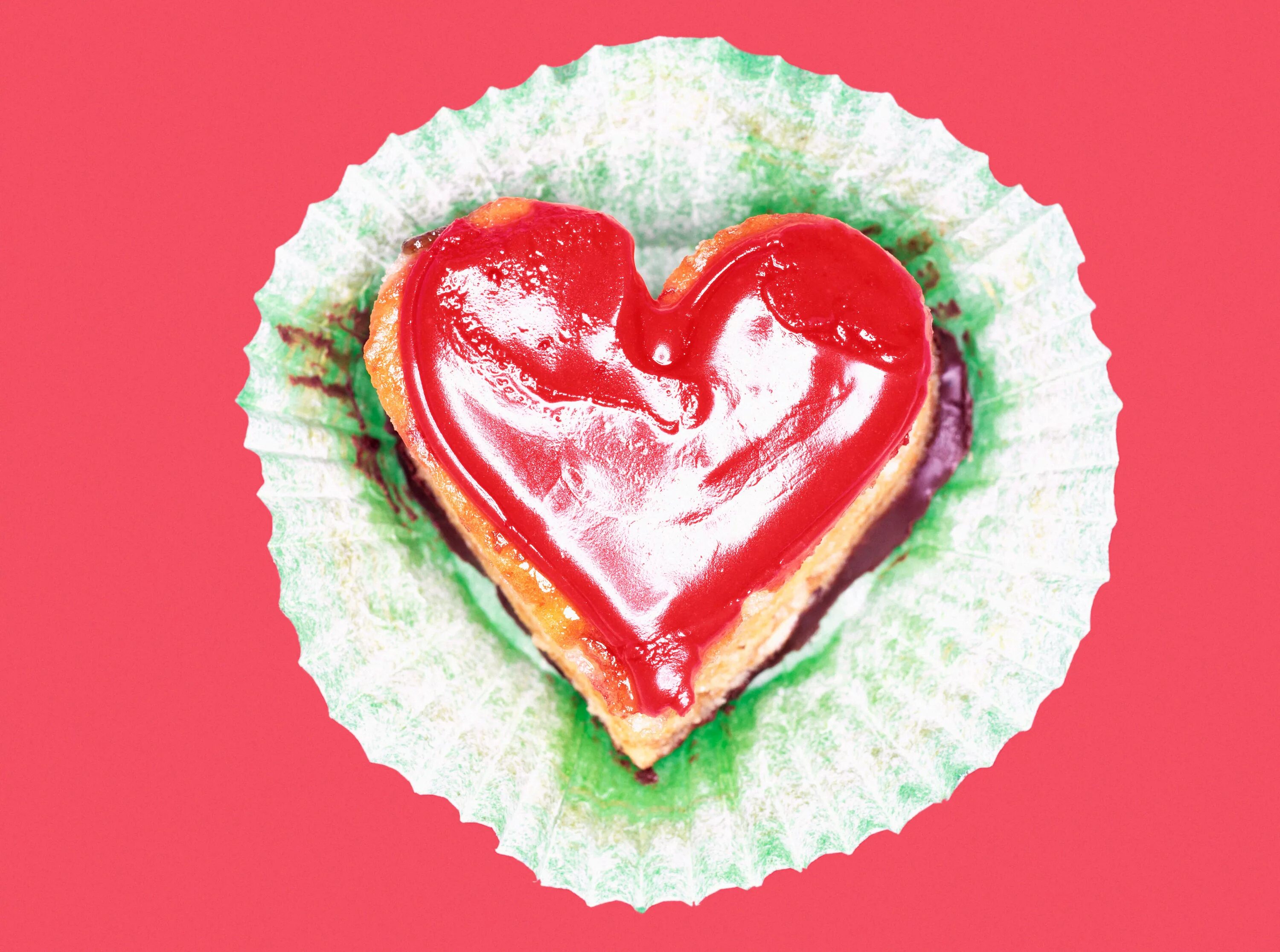 Пирожное сердце. Пирожное в виде сердечка. Еда в форме сердца. Сердечко из еды. Сердце сладостью