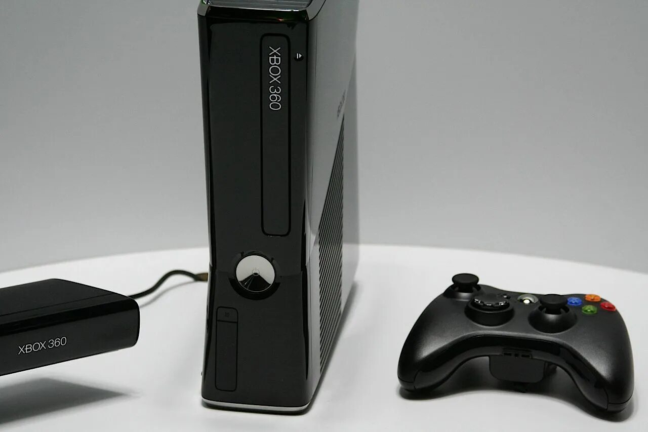 Приставка xbox 360 slim. Xbox 360 slim e. Игровая приставка xbox 360 250gb. Xbox 360 e. Xbox 360 slim e.