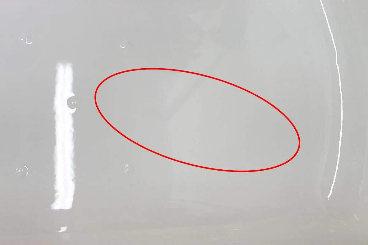 Сколы на стальной ванне. Царапины на акриловой ванне. Скол на акриловой ванне. Царапина на акриловой ванне. Замазка царапин акриловая ванна.