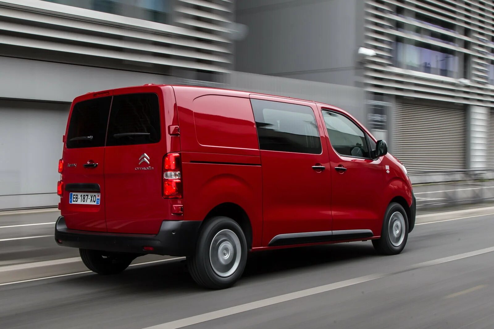 Jumpy фургон. Citroen jumpy 2025. citroen jumpy 2025. ситроен джампи 3. ситроен джампи 2.