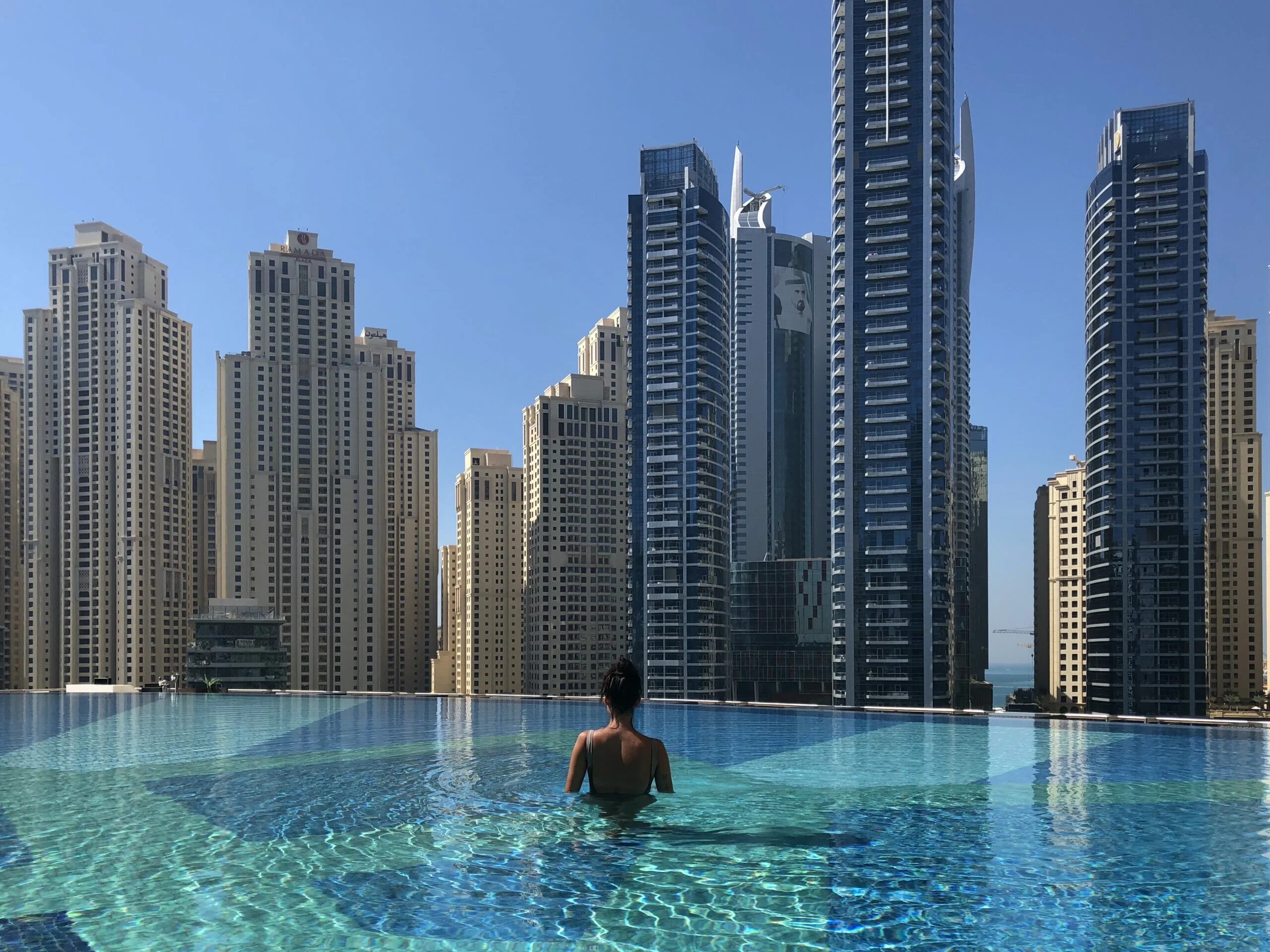 Address Dubai Marina бассейн. The address Dubai Marina, Shades бассейн. Отель address Dubai Marina с бассейном. Address дубай