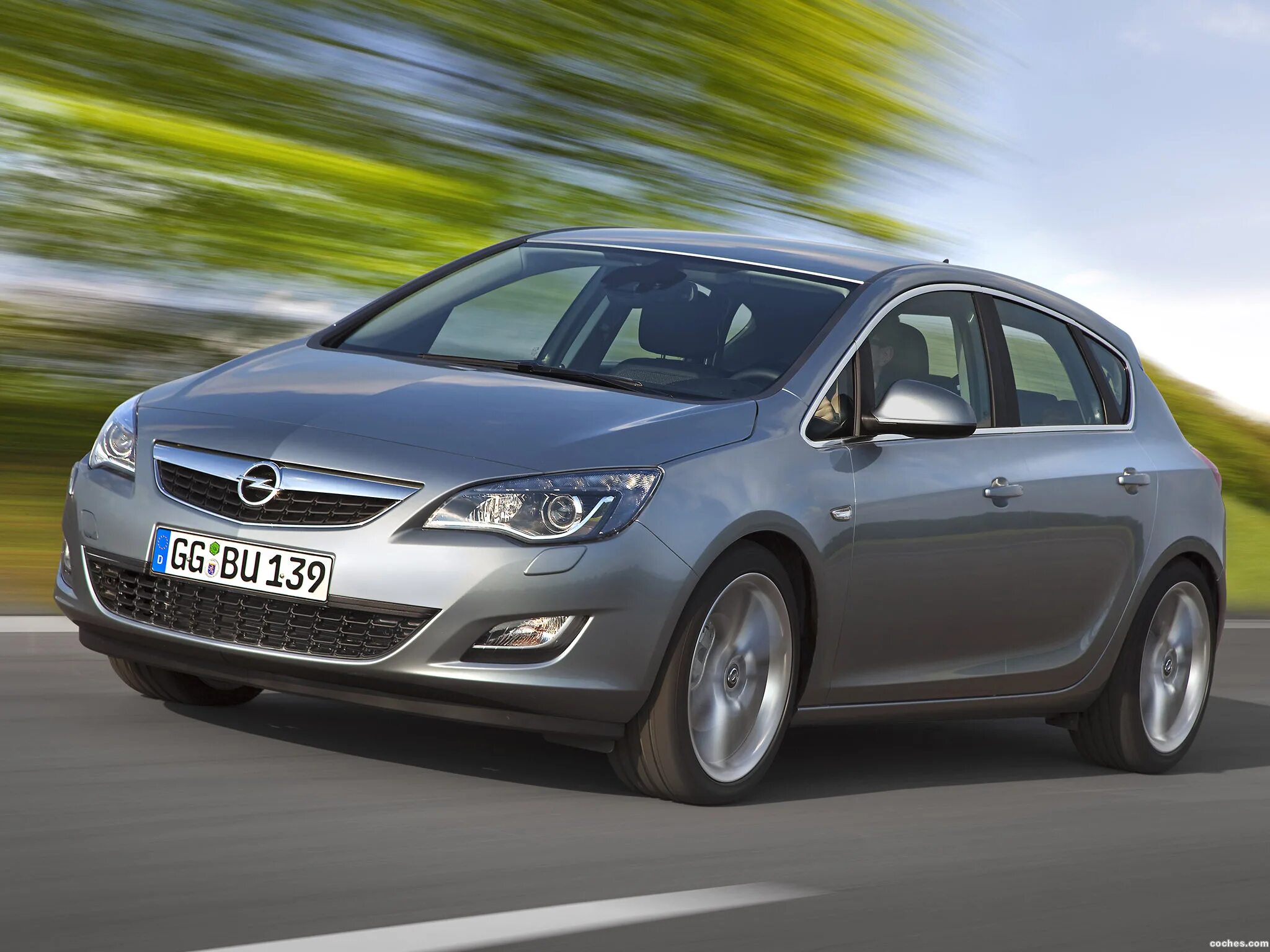 Почему на машине опель. Opel Astra j (2009—2012). Opel Astra 2010. Opel Astra Hatchback.