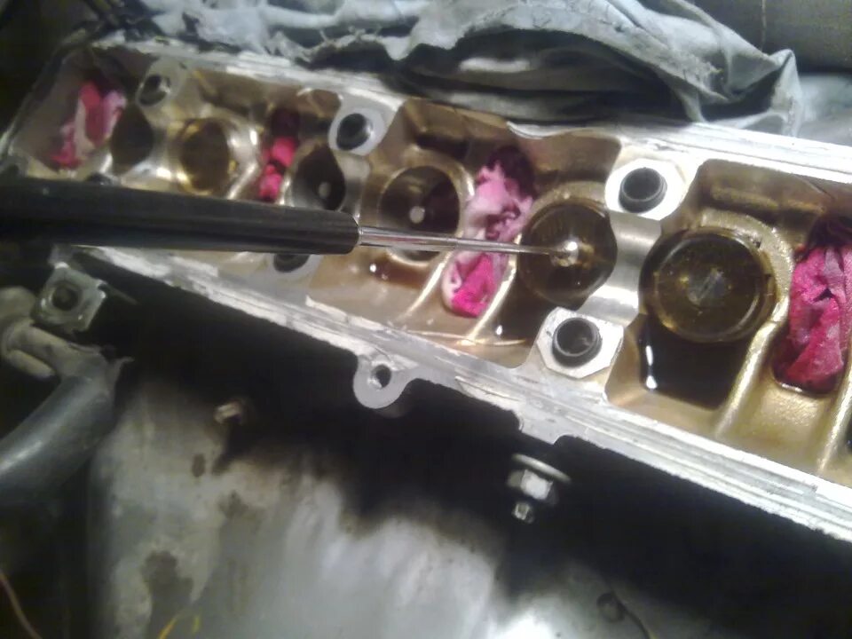 Клапана с масло съёмными колпачками. Маслосъемные колпачки ваз 2123 шевроле нива. 4. Замена масляных колпачков. Маслосъемные колпачки нива шевроле.