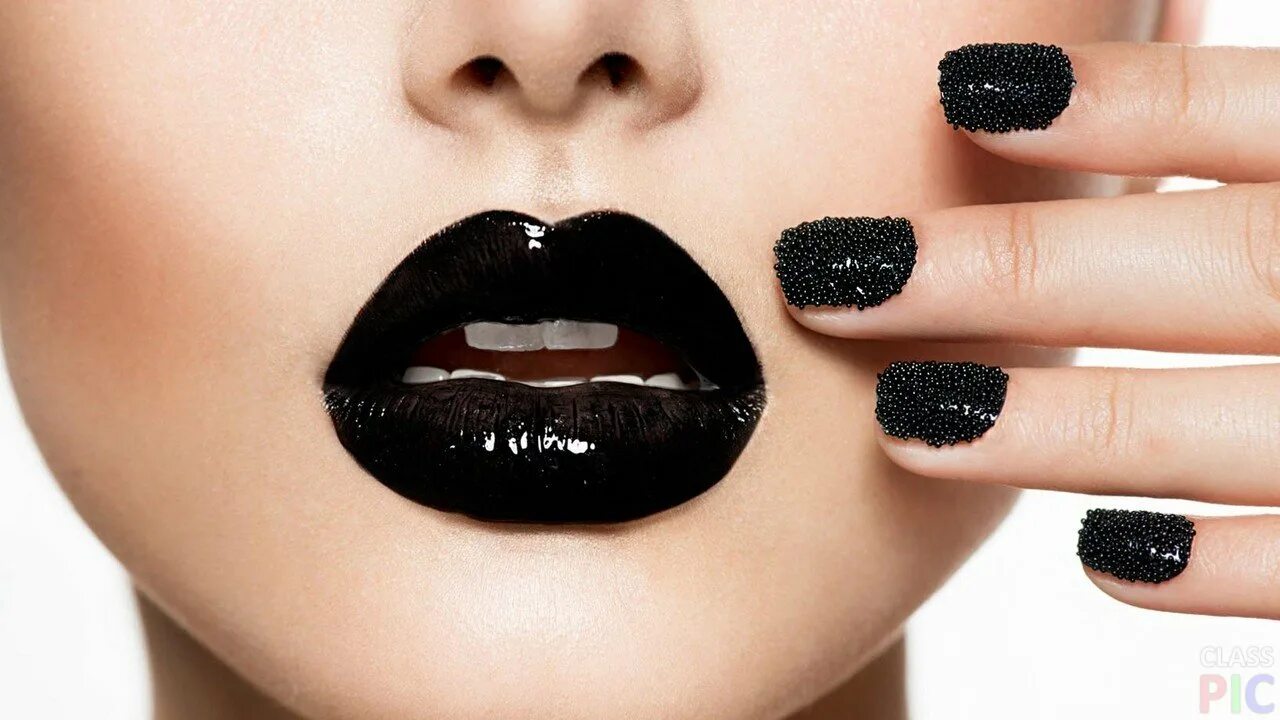 Большие черные губы. Большие черные губы. Большие черные губы. Большие черные губы. Макияж с черной помадой.