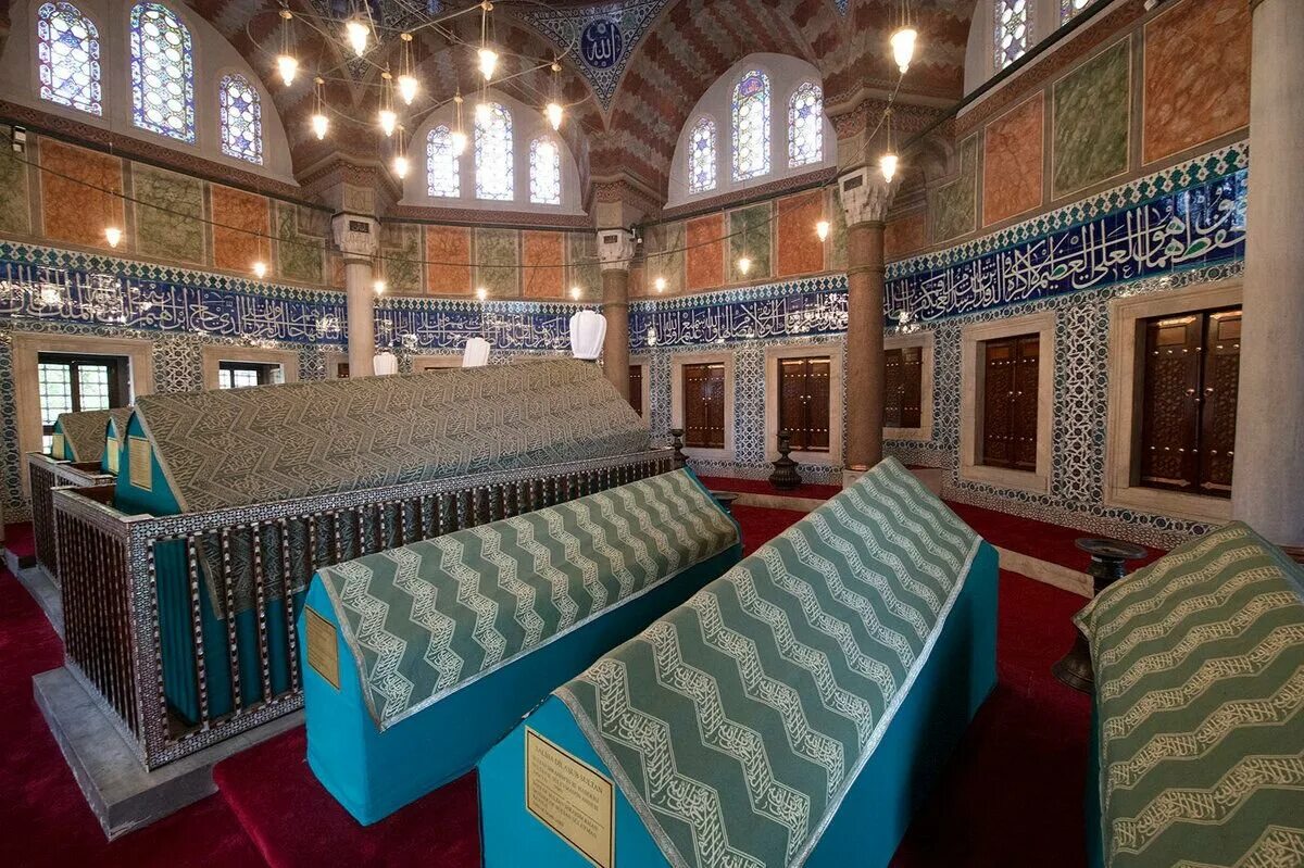Где жили султаны. Мавзолей мечети Сулеймание. Дворец Султана Сулеймана в Стамбуле усыпальница. Тюрбе Султана Сулеймана.