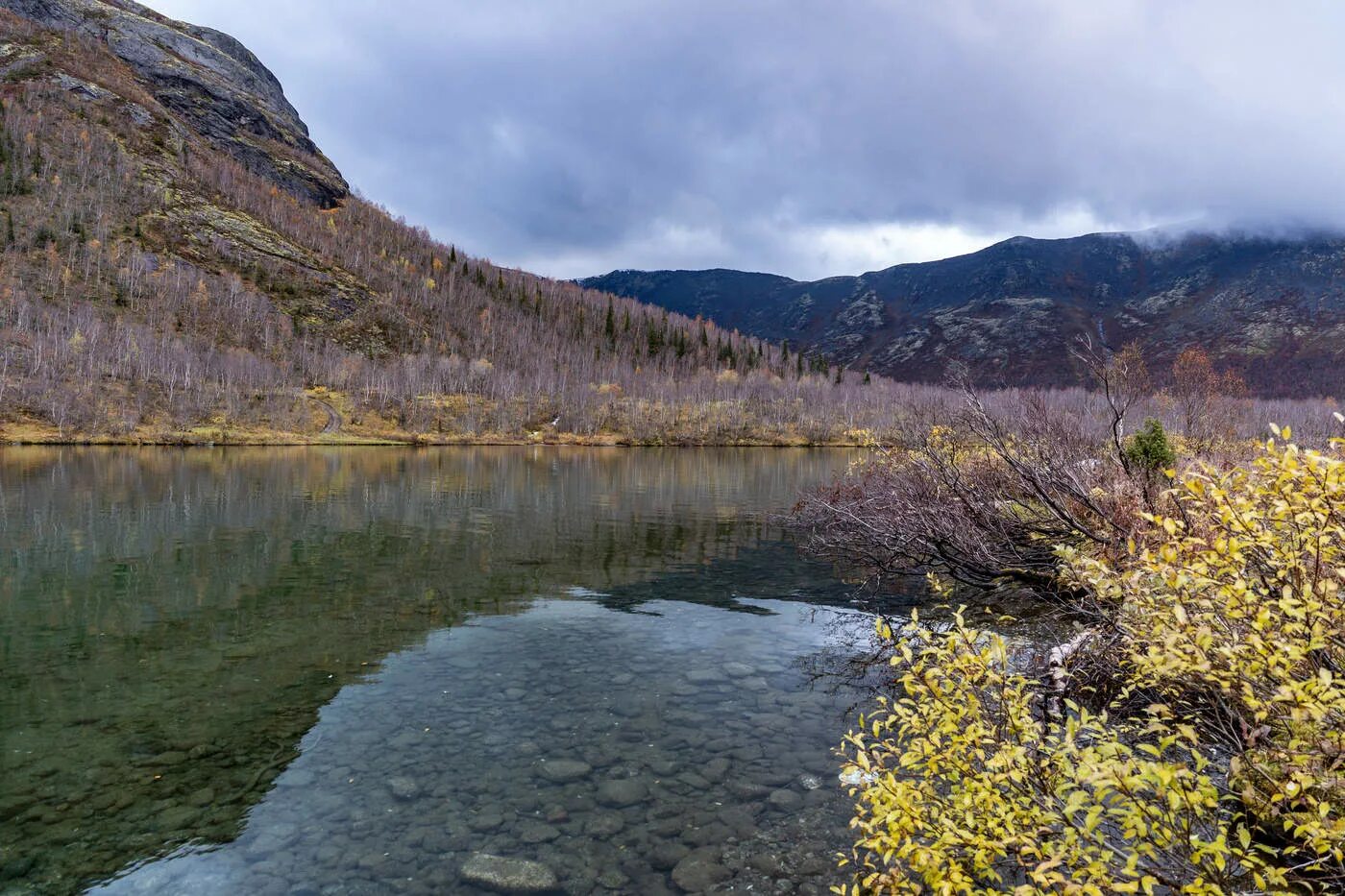 Озеро вудъявр мурманск. Долина озера малый вудъявр. Озеро малый вудъявр кировск. Озеро малый вудъявр кировск. Озеро малый вудъявр.