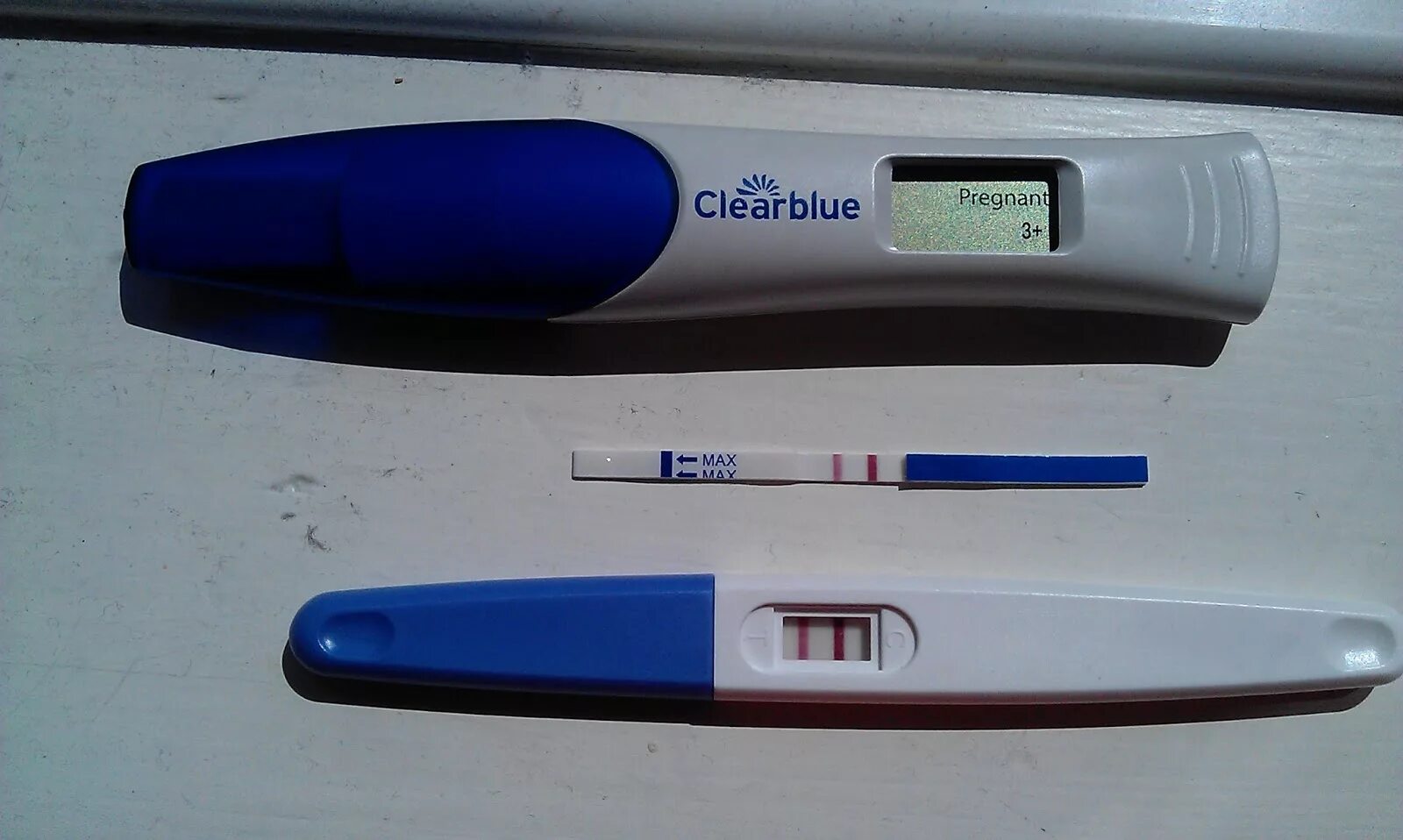 Беременна 1 2 недели тест. Тест на беременность 1 полоска электронный. clearblue тест на беременность 1-2 недели беременности электронный. тест с 2 полосками электронный clearblue. клеар блю тест 2+3.