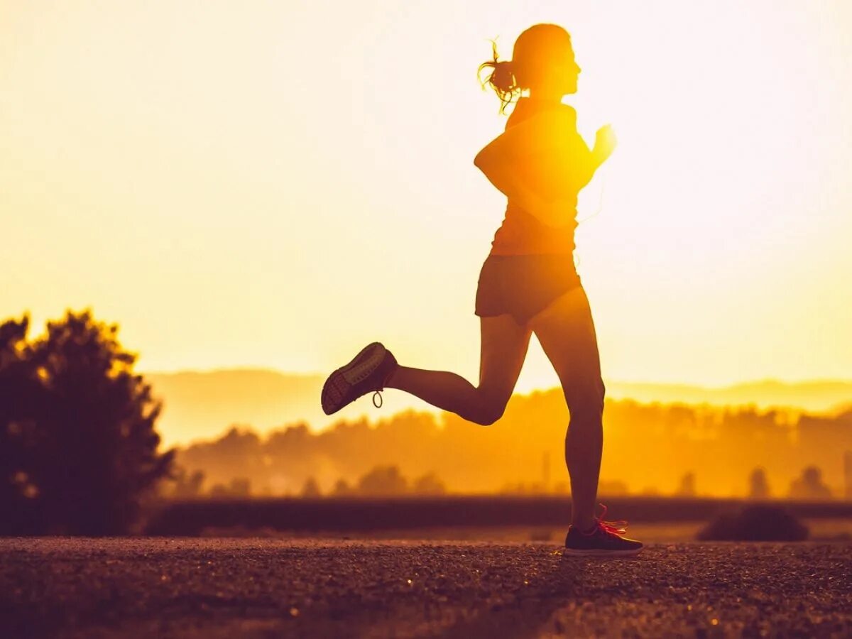 Even run. Солнце фитнес. поза бегущего счастливого человека. evening run. счастливый бег картинки прикольные.