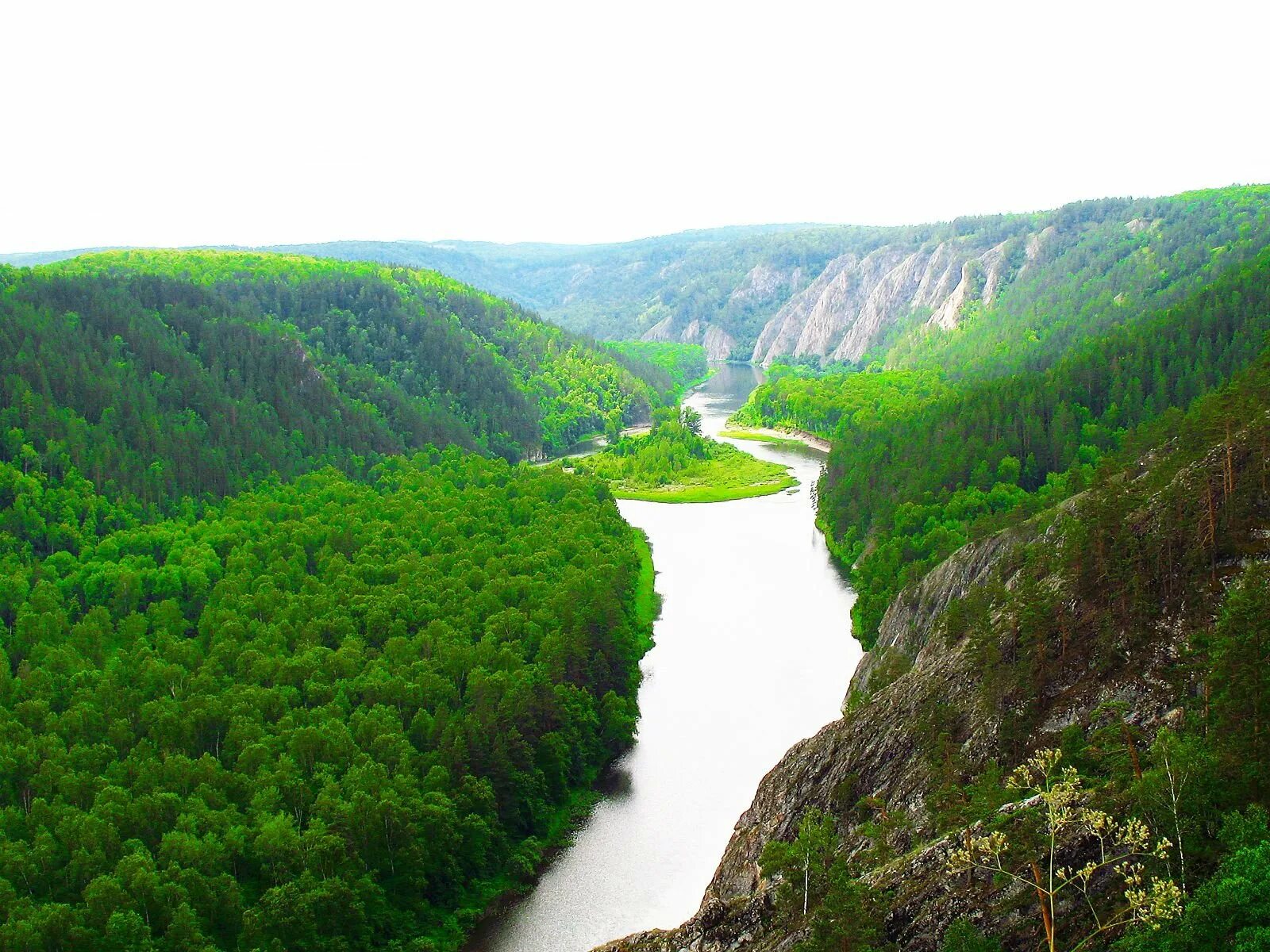 White river. Река Агидель в Башкирии. Река белая Белорецк. Река белая Агидель. Башкирия Янгантау река.