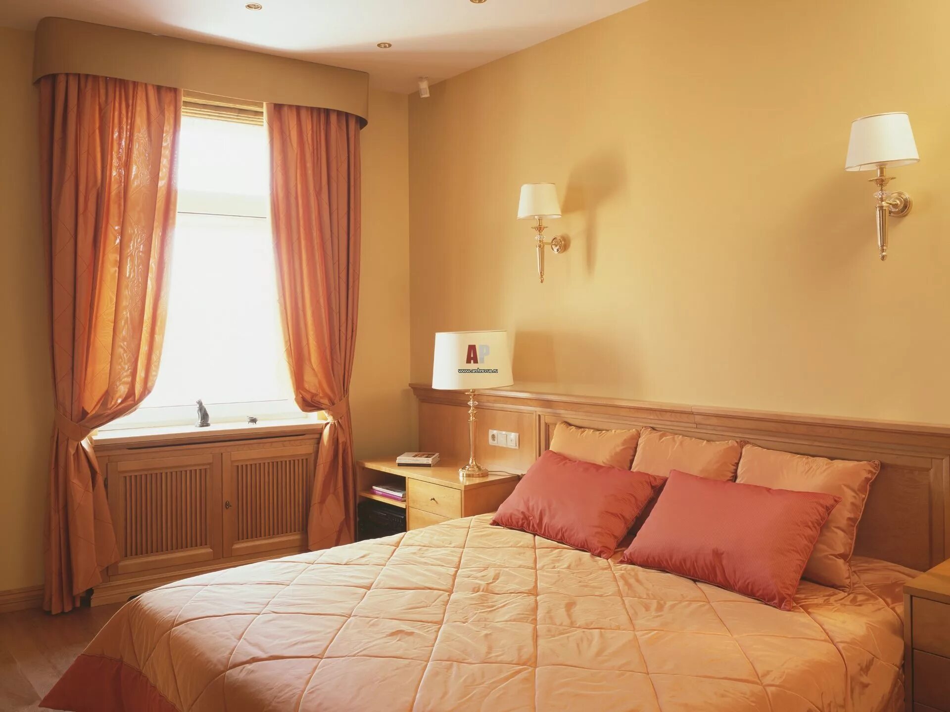 персиковые стены в интерьере. персиковые шторы в спальню. спальня в персиковых тонах. персиковые стены в спальне. терракотовый цвет в спальне.