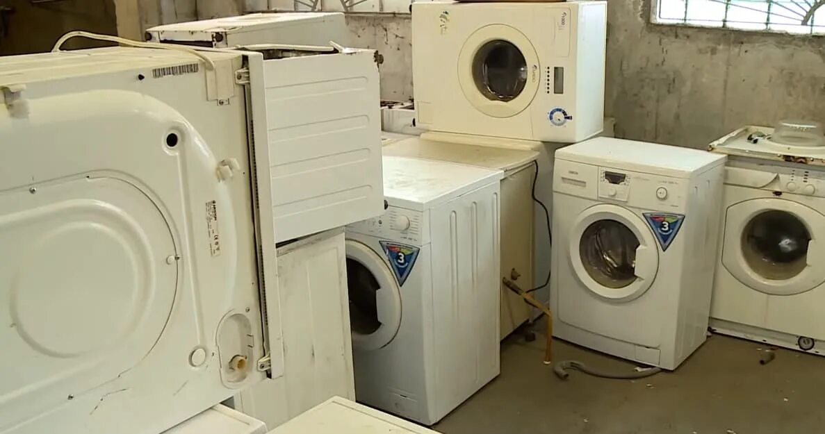 Утилизировать стиральную. Утилизация стиральных машин. Стиральная машина на 2 кг. Вывоз стиральных машин. Скупка утилизация стиральных машин.