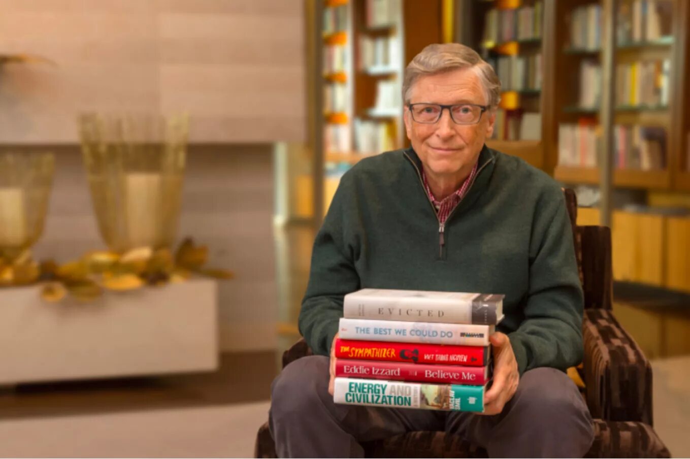 Appear book. Билл Гейтс. Фото Билл Гейтс писатель. Bill Gates с книгой. Предприниматель читает книги.