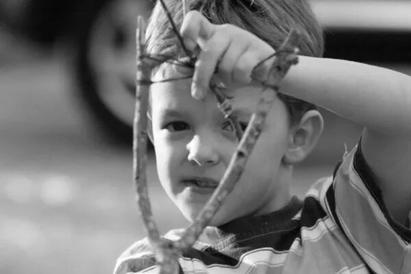 Задорный мальчик. Задорный мальчик. Богдан ефремов. Мальчик смеется. Агрессивный ребенок.