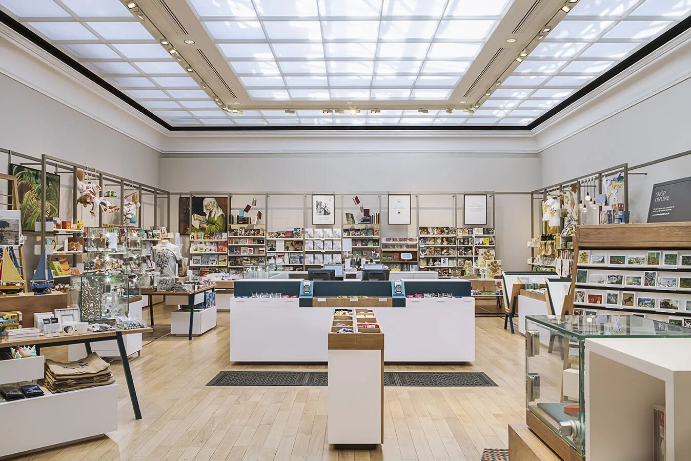 крытая галерея магазинов 6. дизайн торгового центра внутри. интерьер магазина обуви современный. Sesso gallery магазин в красноярске. световой короб для продуктового магазина.