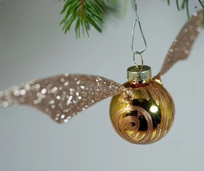 Оригинальная новогодняя игрушка. Самые необычные елочные игрушки. Оригинальные новогодние игрушки на елку. Новогодний флорариум. Игрушки на елку из дерева.