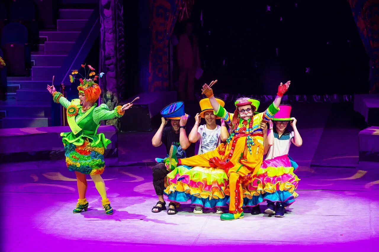 Шоу 5 континентов гии эрадзе воронеж. Цирк шапито на воде яны шевченко. Мюзикл садко глеб матвейчук. Мюзикл садко глеб матвейчук. Гия эрадзе пять континентов.