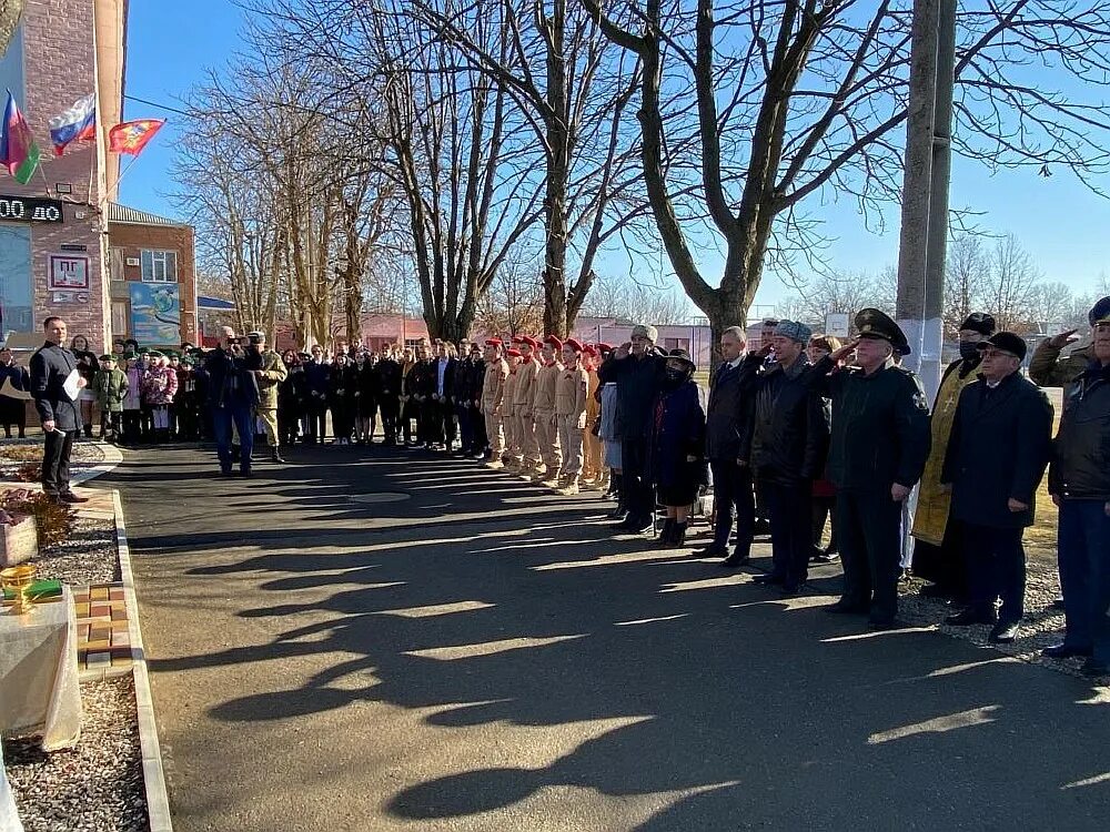 Аллея героев. Открытие бюста в СОШ 5 Лабинск. Памятник Серкову в Лабинске. День города Лабинск 2022. На 5 дней лабинск