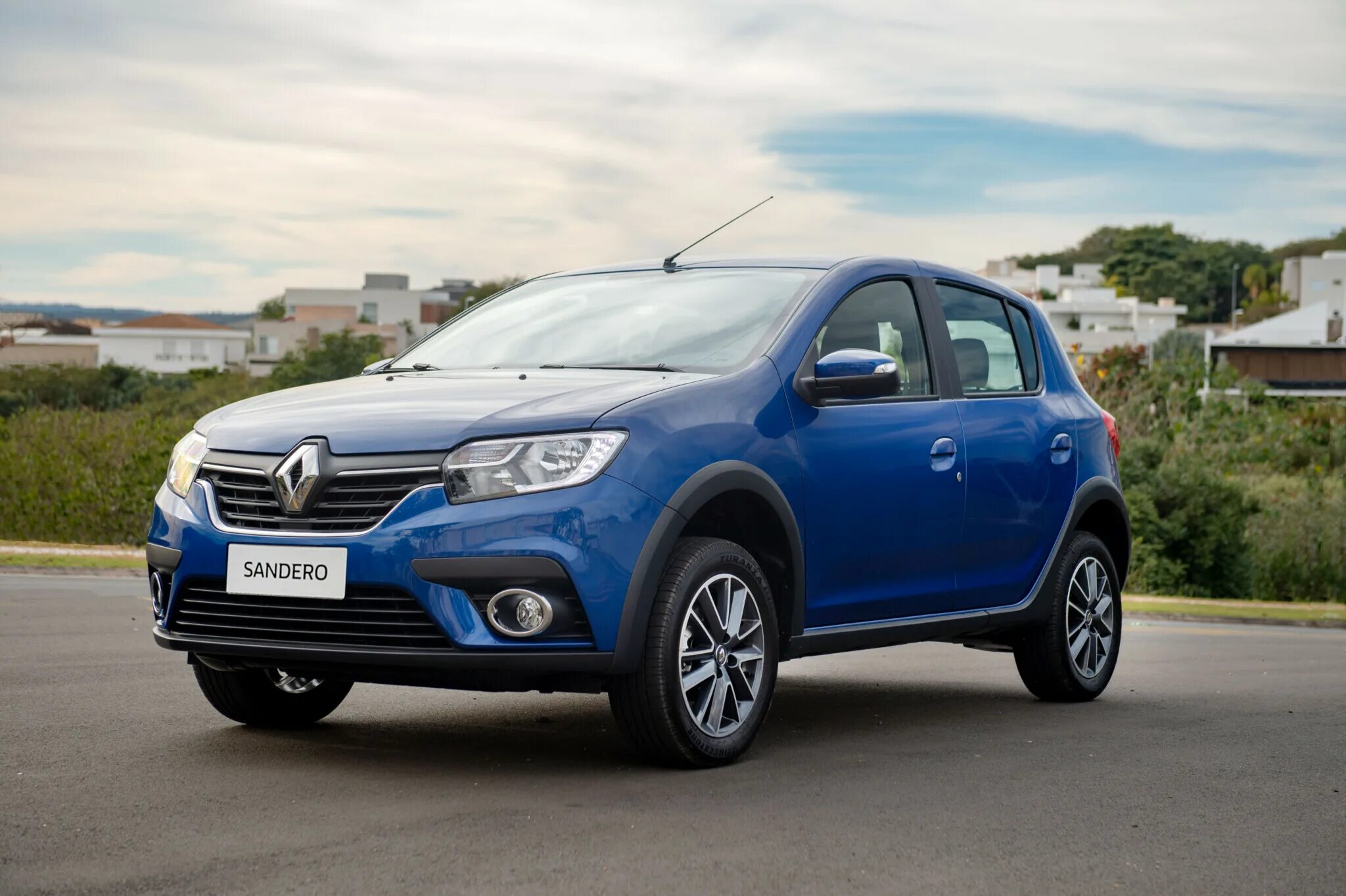 Renault Sandero Stepway 2020. Рено Логан степвей 2020. Renault Sandero 2019. Рено Сандеро степвей 2019.