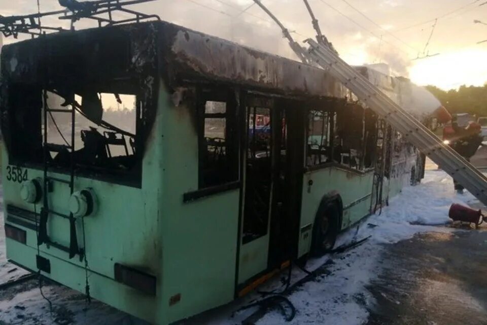 Троллейбус горит. Списанные троллейбусы минска.