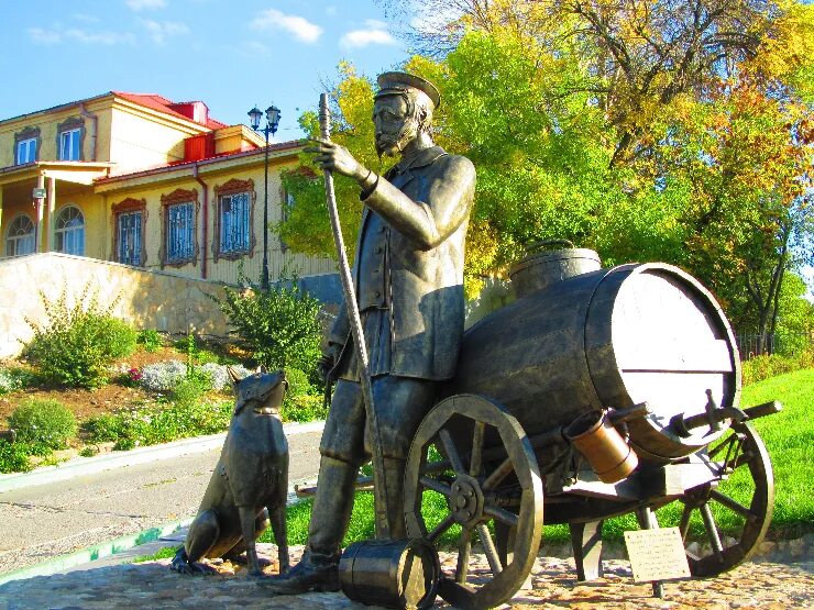 Памятник водовозу в коломне. Памятник Симбирский водовоз Ульяновск. Памятник водовозу Коломна 40 Меридиан. Коломна Арбат водовоз.