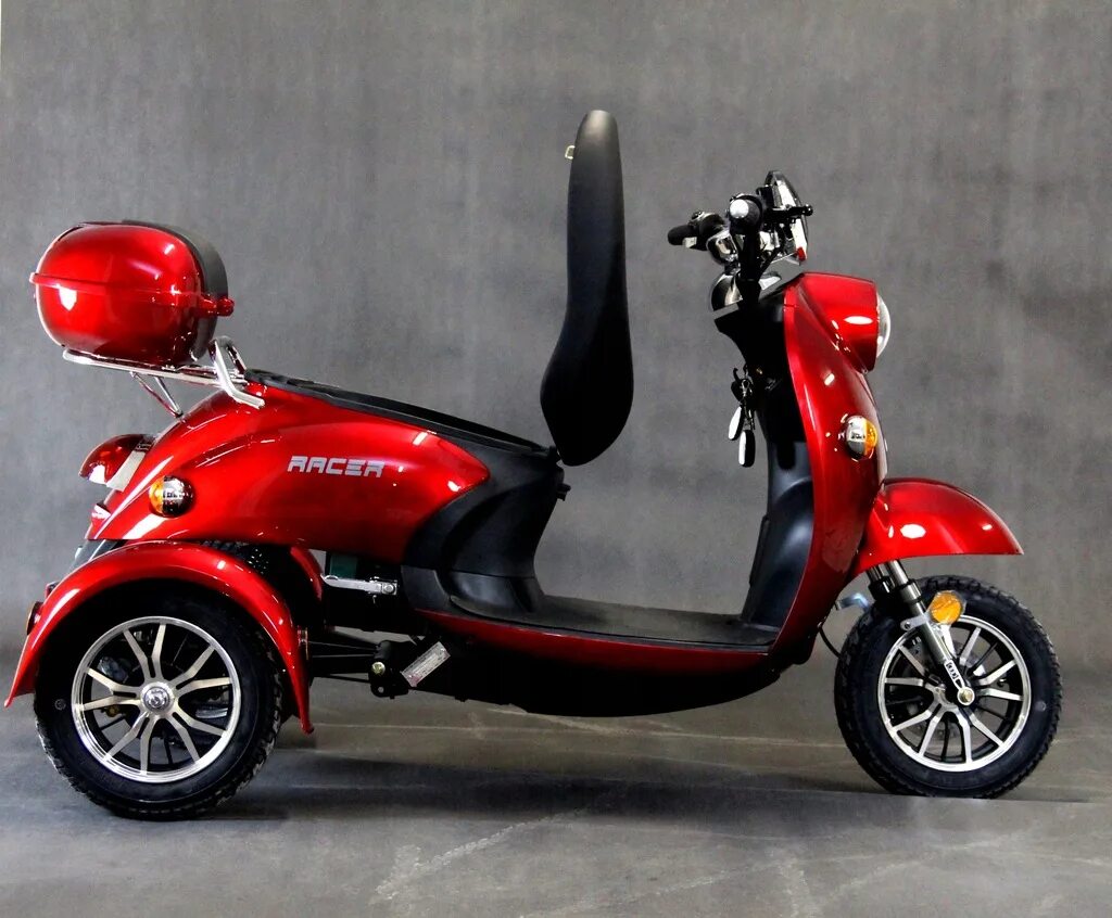 Сайт мопед. Трехколесный скутер рейсер 50. Трехколесный скутер PGO. Электрический трехколесный скутер Honda. Хонда электроскутер трехколесный.