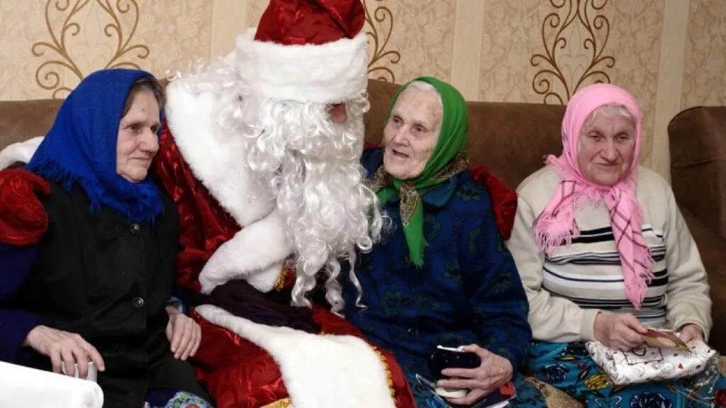 Михаил мокиенко «как бабы – яги новый год встречали» анатация. Как новый год встречали бабки. Посиделки у самовара. Голубой огонёк телепередача 2015. Голубой огонек 2015.