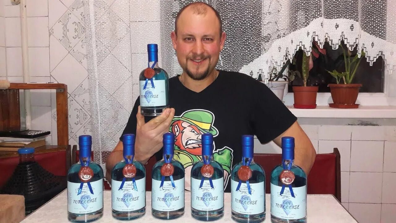 Джин домашний простой. Джин тоник голубой. Джин алкофан. Домашний синий джин. Джин домашний простой.