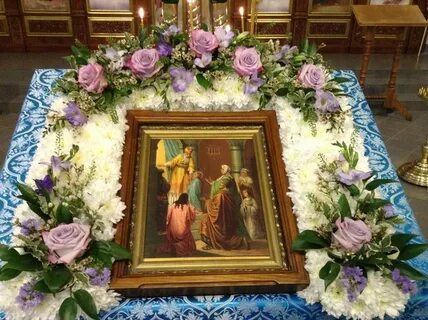 Украшение икон в храме живыми цветами