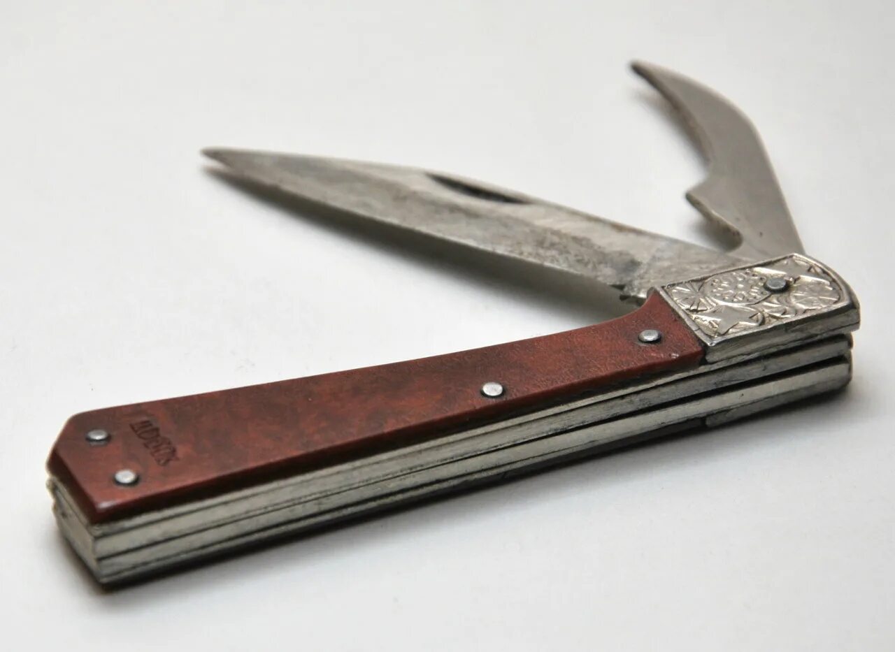 почему нож. можно ли оставлять нож на столе. нельзя дарить ножи. стих про нож. почему острый нож режет а тупой не режет физика седьмой класс.