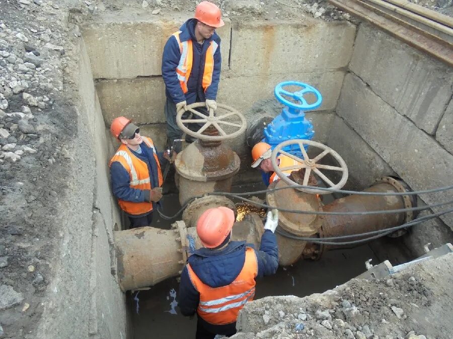 Водоканал когда будет вода. Строительство водопровода. Водоканал когда будет вода. Авария водоканал. Порыв трубопровода.