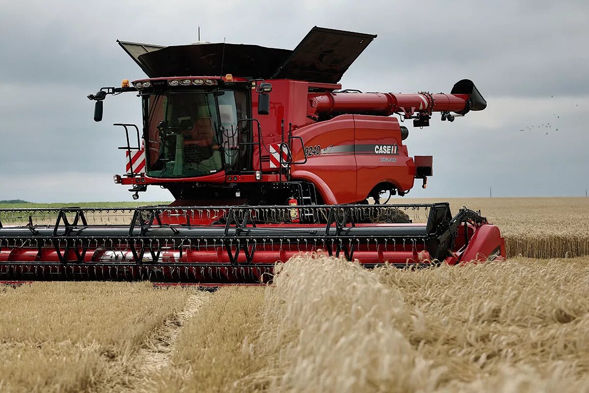 Case axial flow. Комбайн case ih 9240 axial. case ih axial flow 9240. комбайн case ih axial flow. case ih axial-flow 7010.