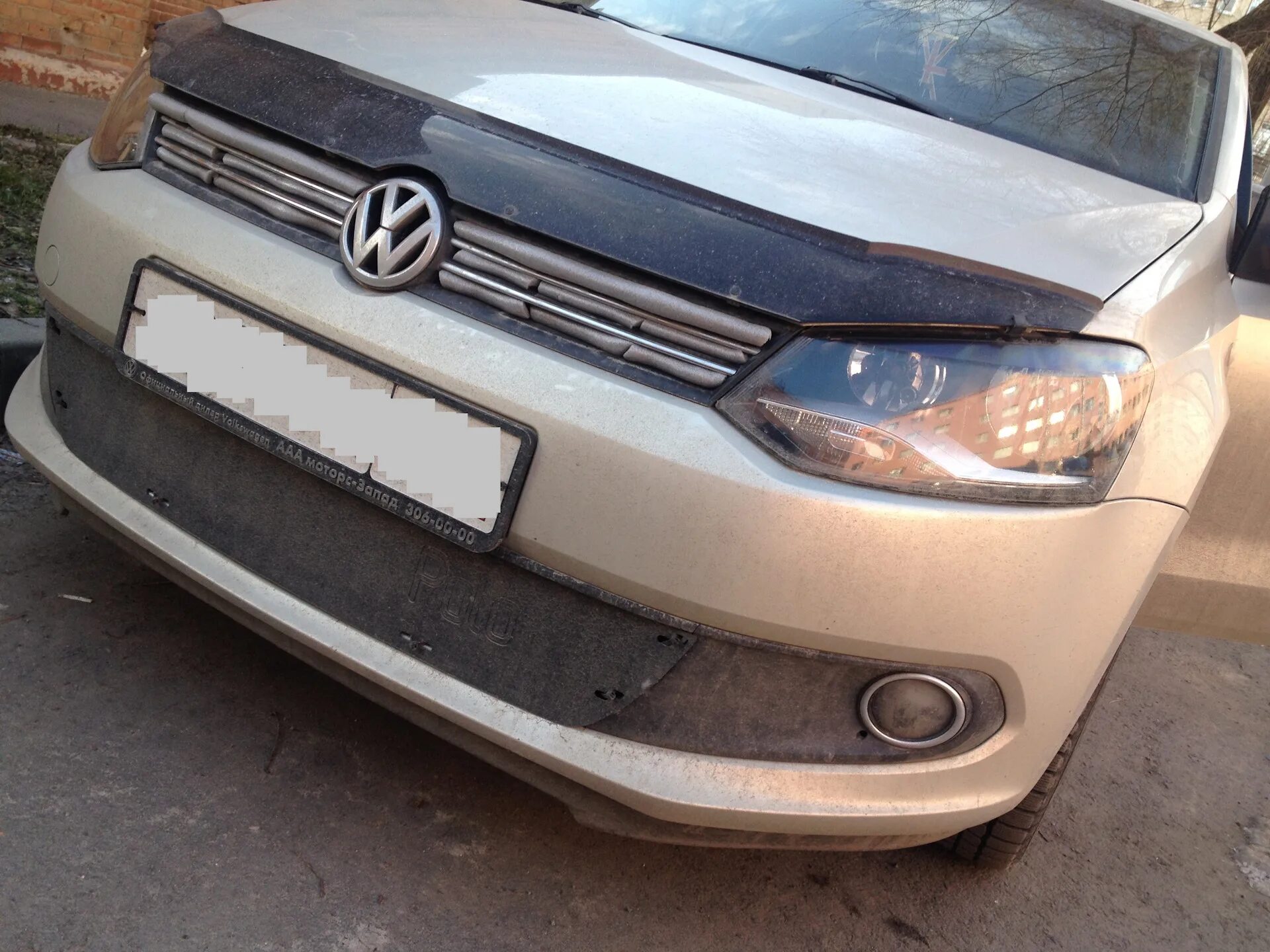 Как утеплить поло. Volkswagen polo 2015 утеплитель радиатора. утеплитель радиатора фольксваген поло 2012. утеплитель решетки радиатора поло 2012. решётка радиатора на фольксваген поло седан 2012.