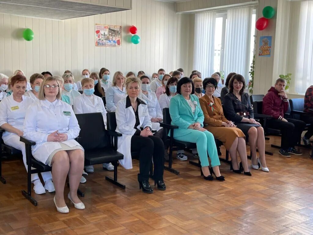 Гомельская городская врачу. Сестры милосердия ДНР. Городская поликлиника 8 имя сотрудников. Врач и сестра в поликлинике.