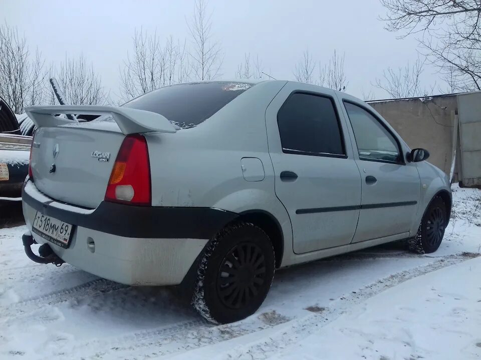 Авито рено логан оренбурге. Рено логан 97 года. спойлер на рено логан. спойлер на логан 1. спойлер рено логан 2.