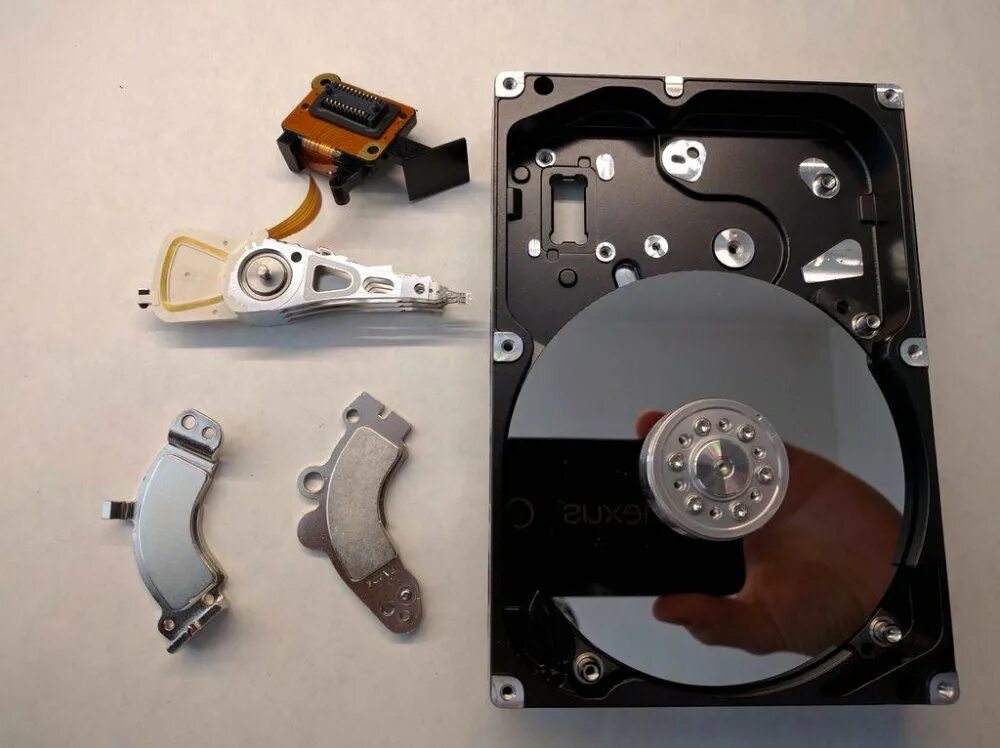 Мотор от жесткого диска. Шлифовальный станок из hdd. наждак из hdd. наждак из жесткого диска компьютера. болгарка из жесткого диска.