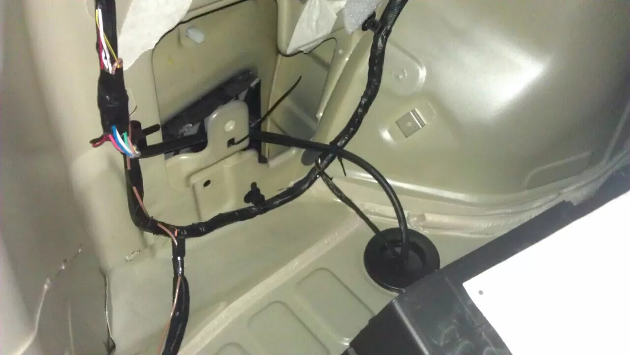Подключение фаркопа хендай санта фе 3 Подключение электрики фаркопа Hyundai Santa Fe (1G), 2 л, 2007 года аксессуары