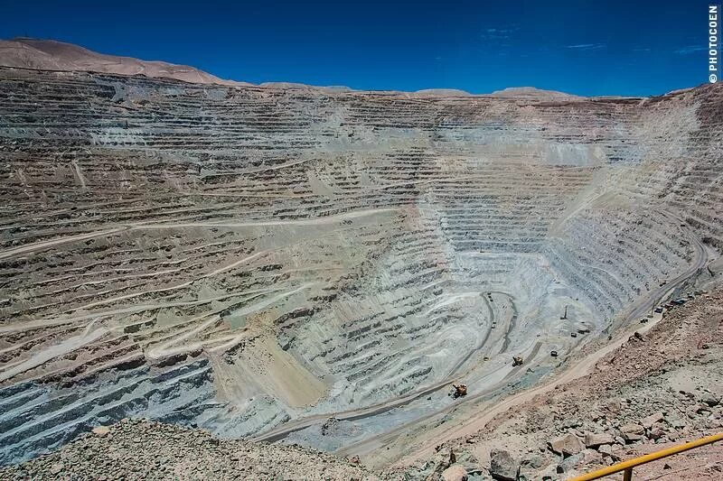 Карьер kennecott bingham canyon mine. Чили медные рудники. Large mine. Large mine. Scale mining.