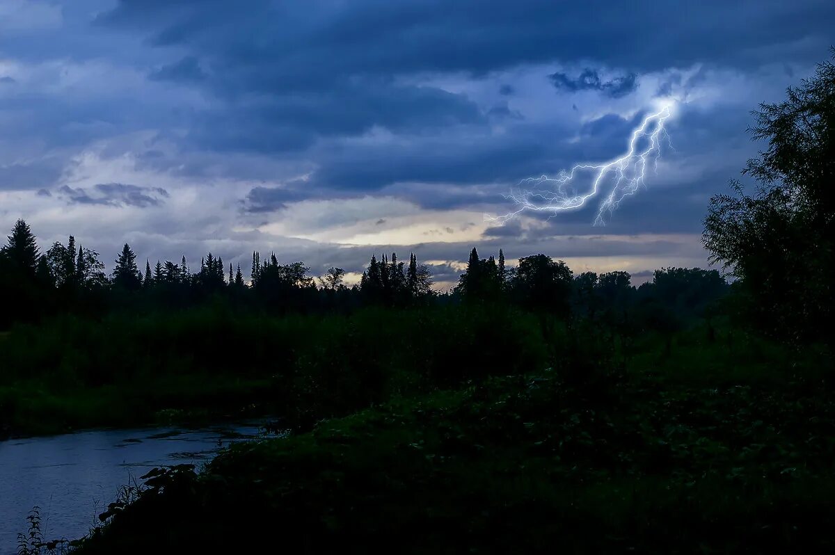 гроза и солнце. гроза в воронеже. гроза утром. гроза утром. грозовые тучи.