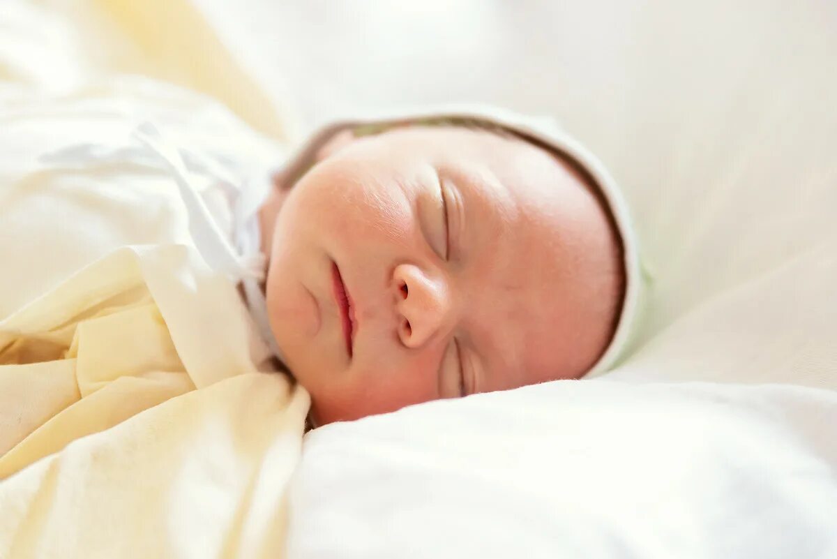 невырожденный ребенок. выписка из роддома. спокойной ночи детям. малыши в роддоме. новорожденный малыш.
