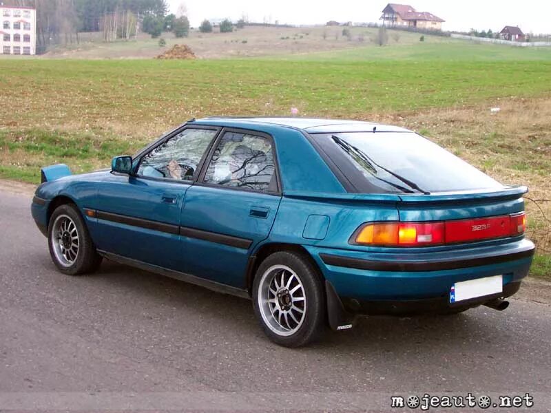Мазда 323 1993. 323 западный. 323 западный. Mazda 323 1987 хэтчбек. Мазда 323 90г.