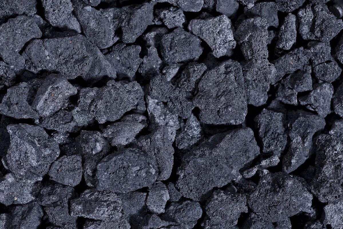 : уголь (каменный, древесный, активированный), сажа, антрацит. Коксующийся уголь используется. Каменноугольный кокс. Коксующийся уголь используется. Кокс доменный.