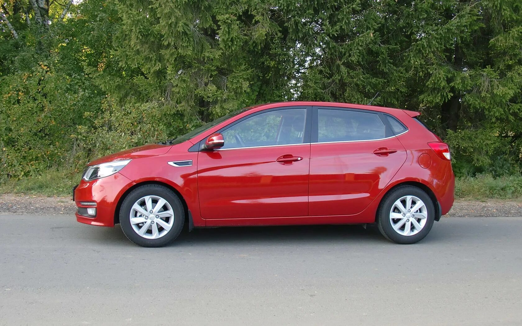 Рио хэтчбек авито. Kia Rio 2015 хэтчбек. Kia Rio хэтчбек 2012 красный. Киа Рио хэтчбек 2014 красная. Рио 2015 хэтчбек.