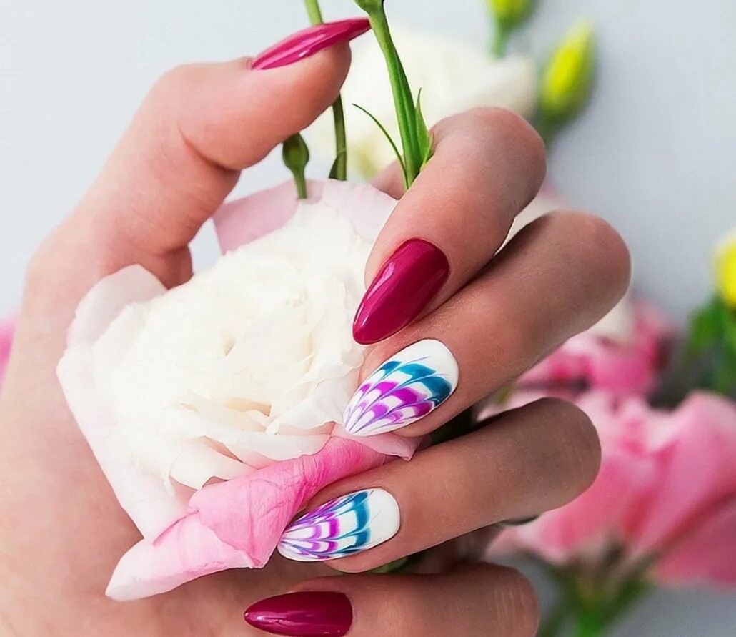Яркий маникюр. Ногти с цветочками. Красивые яркие ногти. Красивый яркий весенний маникюр.
